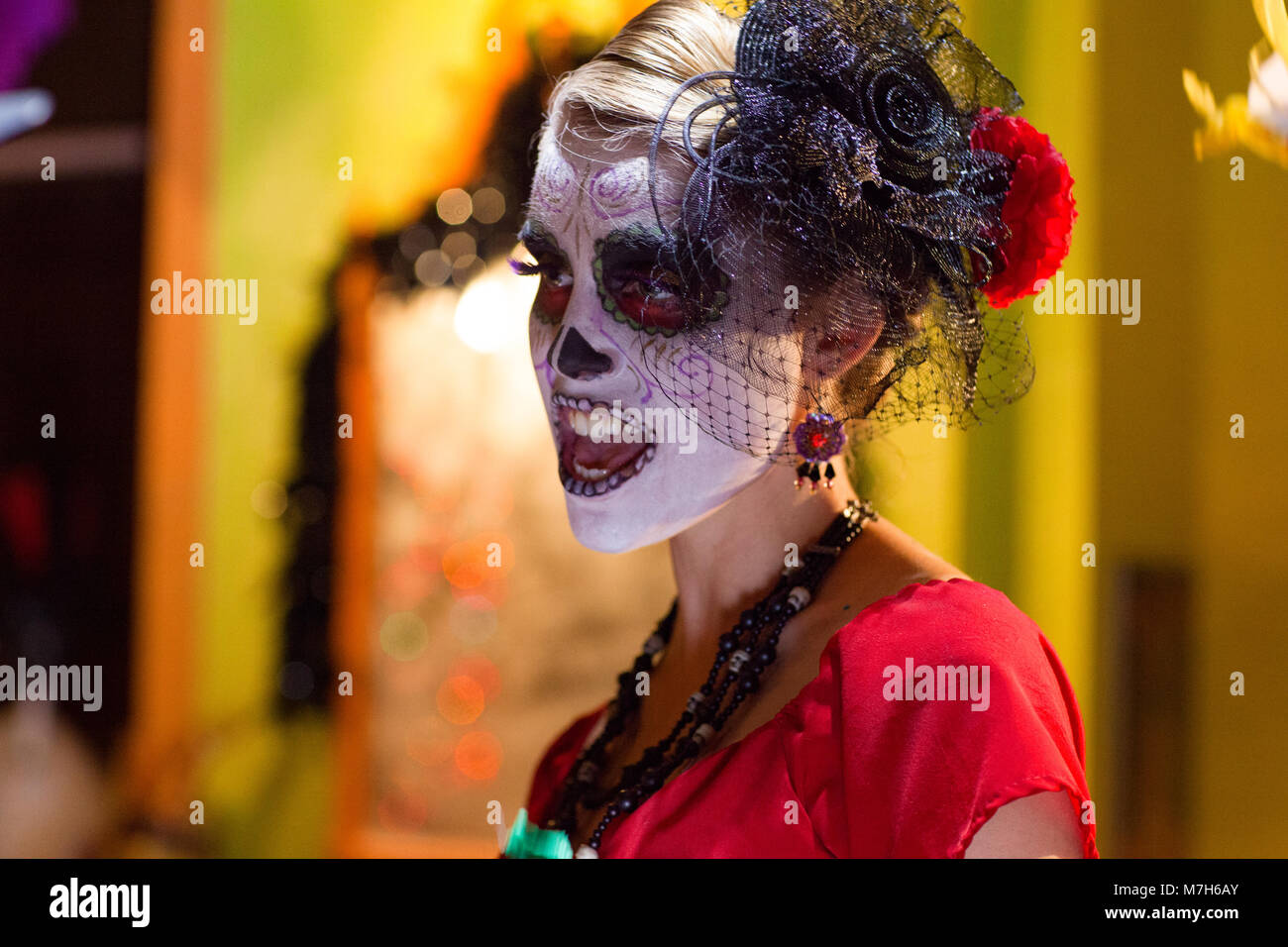 Señora de los muertos, La Calavera Catrina, vestido para el Día de los  muertos, Día de Muertos, una fiesta nacional mexicana Fotografía de stock -  Alamy