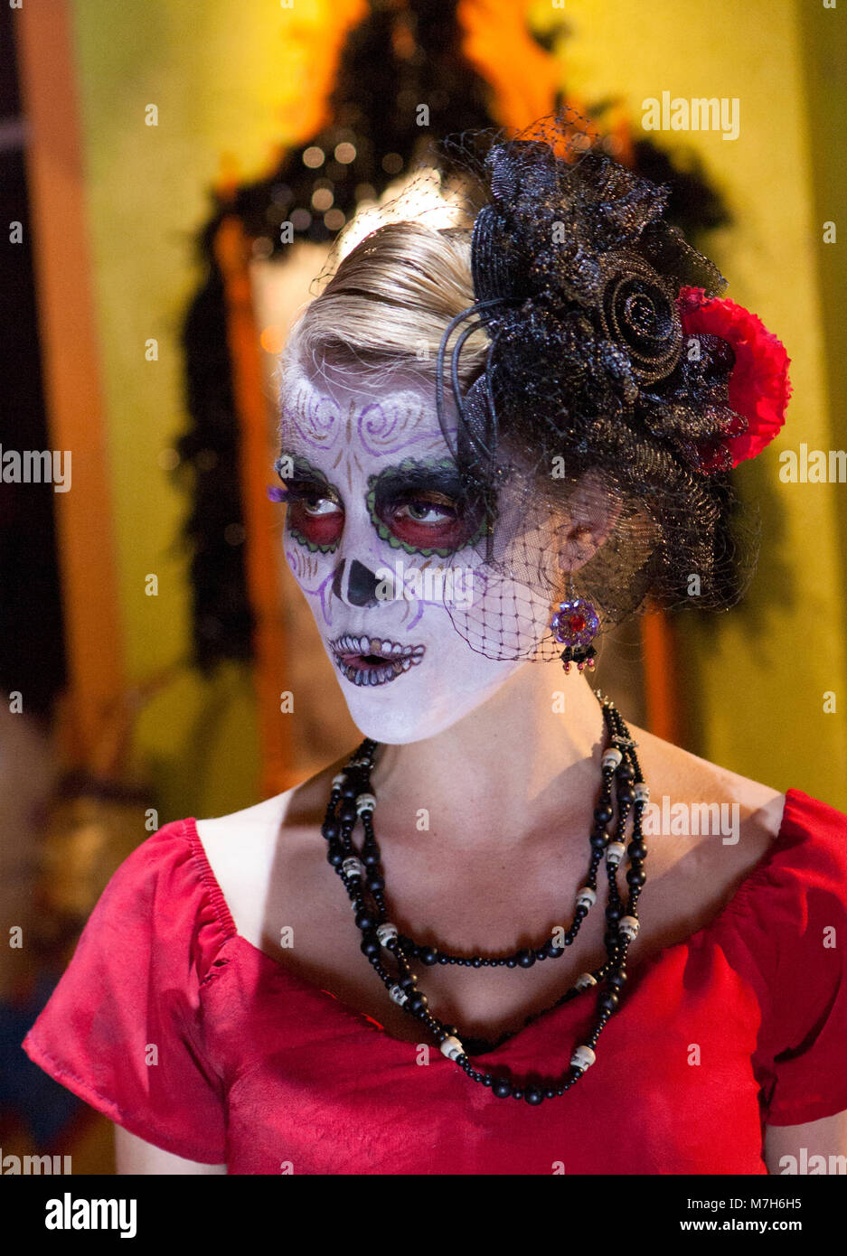 Señora de los muertos, La Calavera Catrina, vestido para el Día de los  muertos, Día de Muertos, una fiesta nacional mexicana Fotografía de stock -  Alamy