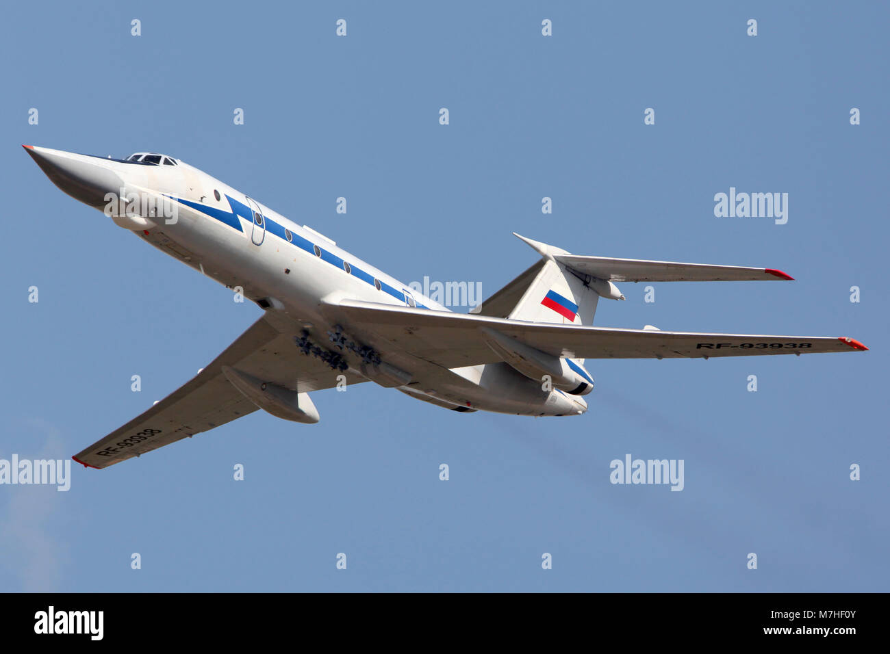 Tu-134UB-K aviones de entrenamiento realizando vuelos de demostración. Foto de stock