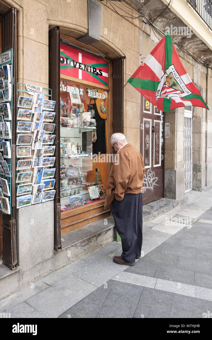 Tienda de souvenirs locales, Casco Viejo, Bilbao, Vizcaya, País Vasco,  España Fotografía de stock - Alamy