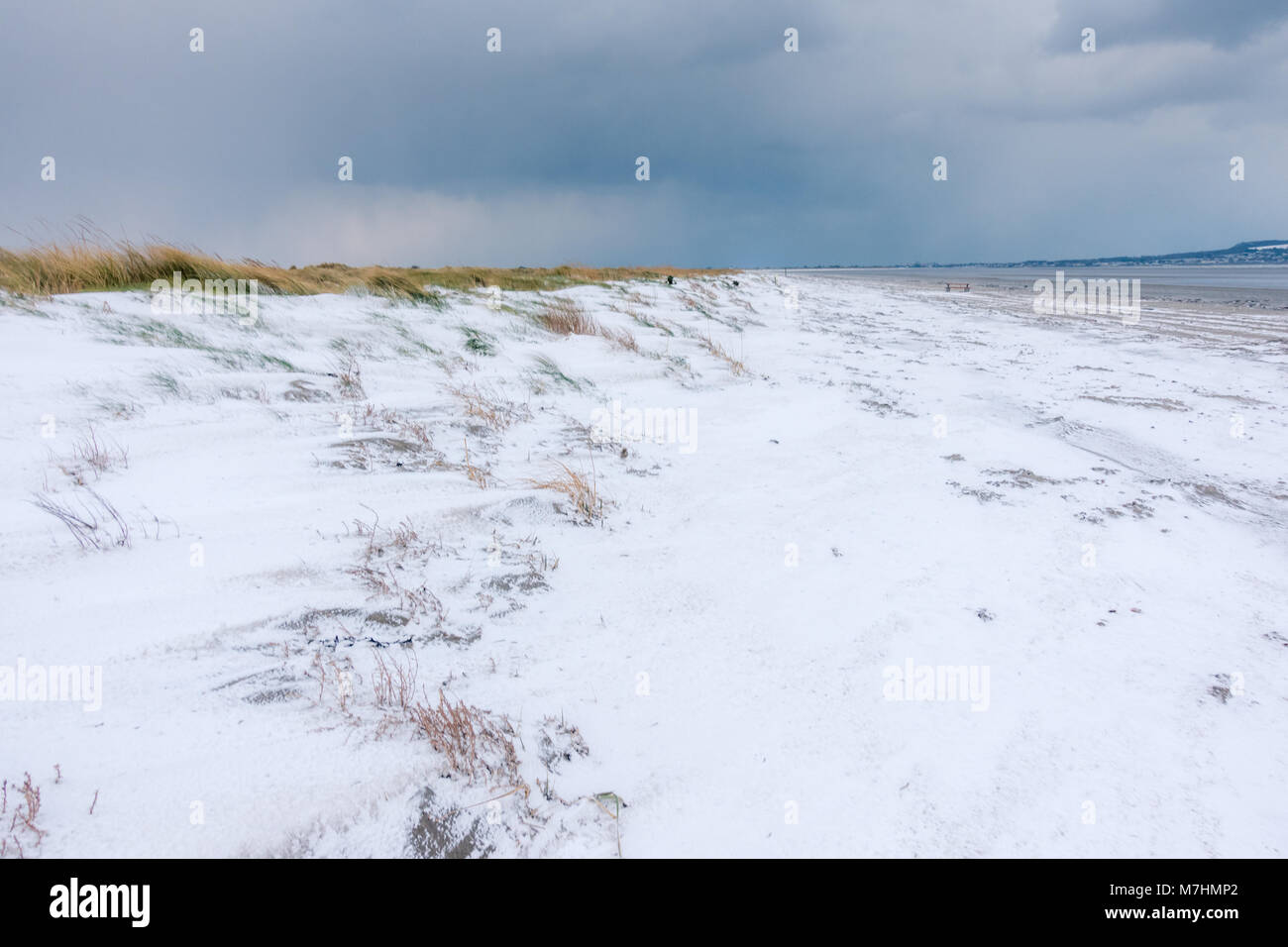 El invierno en la playa en Irlanda Foto de stock