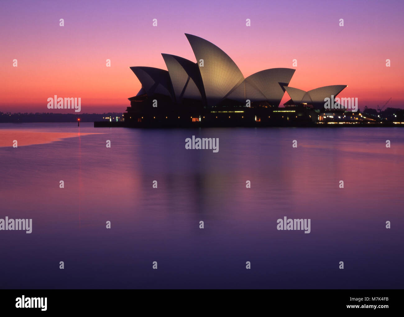 Captura el estado de ánimo de la Ópera de Sydney, New South Wales, Australia Foto de stock