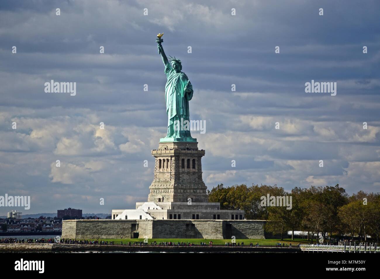 La Estatua de la Libertad (1886) en la isla de La Libertad, el puerto de Nueva York, EE.UU.. regalo del pueblo Francia al pueblo de los Estados Unidos Fotografía de