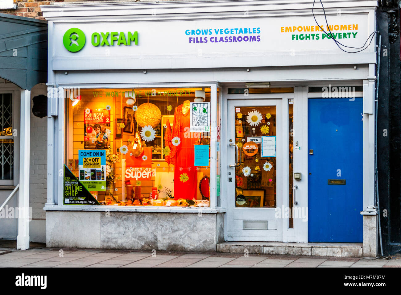 Oxfam caridad shiop en Highgate Village, London, UK Foto de stock