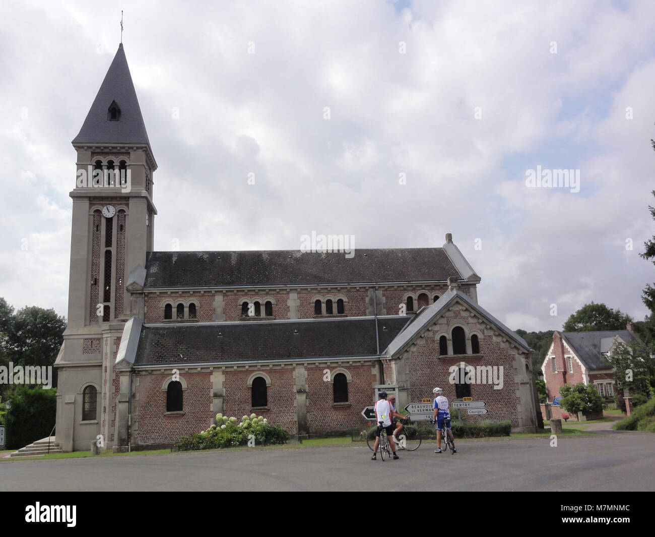 Caulaincourt (Aisne) église Saint-Quentin (01) Foto de stock