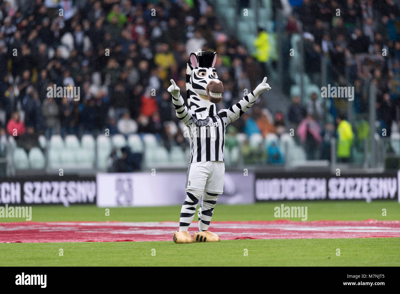 La mascota de la Juventus en Italia durante la 'serie' un partido entre  Juventus 2-0 Udinese en el estadio Allianz el 11 de marzo de 2018, en  Turín, Italia. Crédito: Maurizio Borsari/AFLO/Alamy