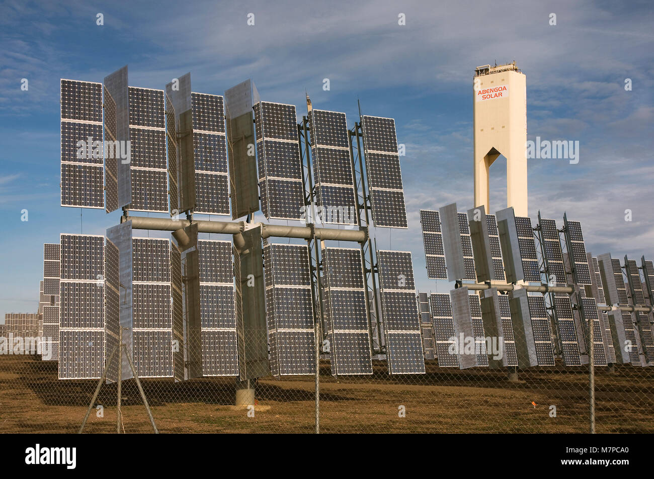 Planta de energía solar, Sanlúcar la Mayor, Sevilla Provincia, Región de Andalucía, España, Europa Foto de stock