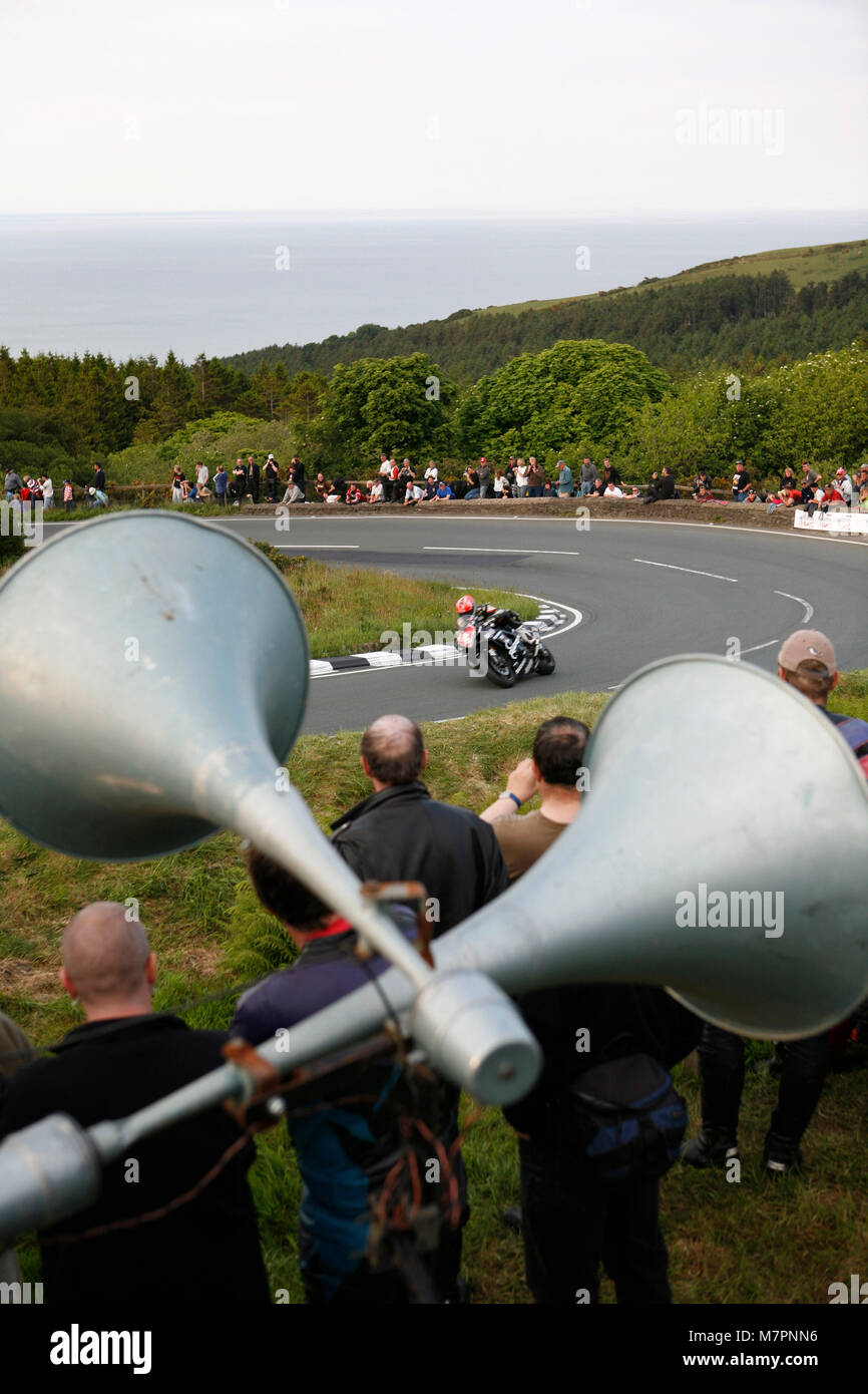 Los 100 Centenario en cuello de cisne de carreras TT de la Isla de Man. Foto de stock