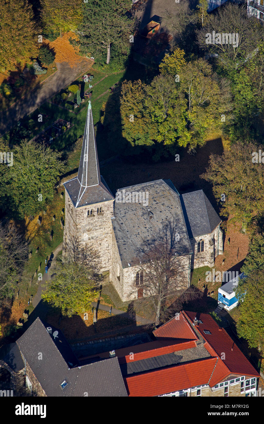 Vista aérea, Stiepeler iglesia del pueblo, iglesia del pueblo Stiepeler, Bochum, área de Ruhr, Renania del Norte-Westfalia, Alemania, Europa, aves de ojos ver, antena v Foto de stock