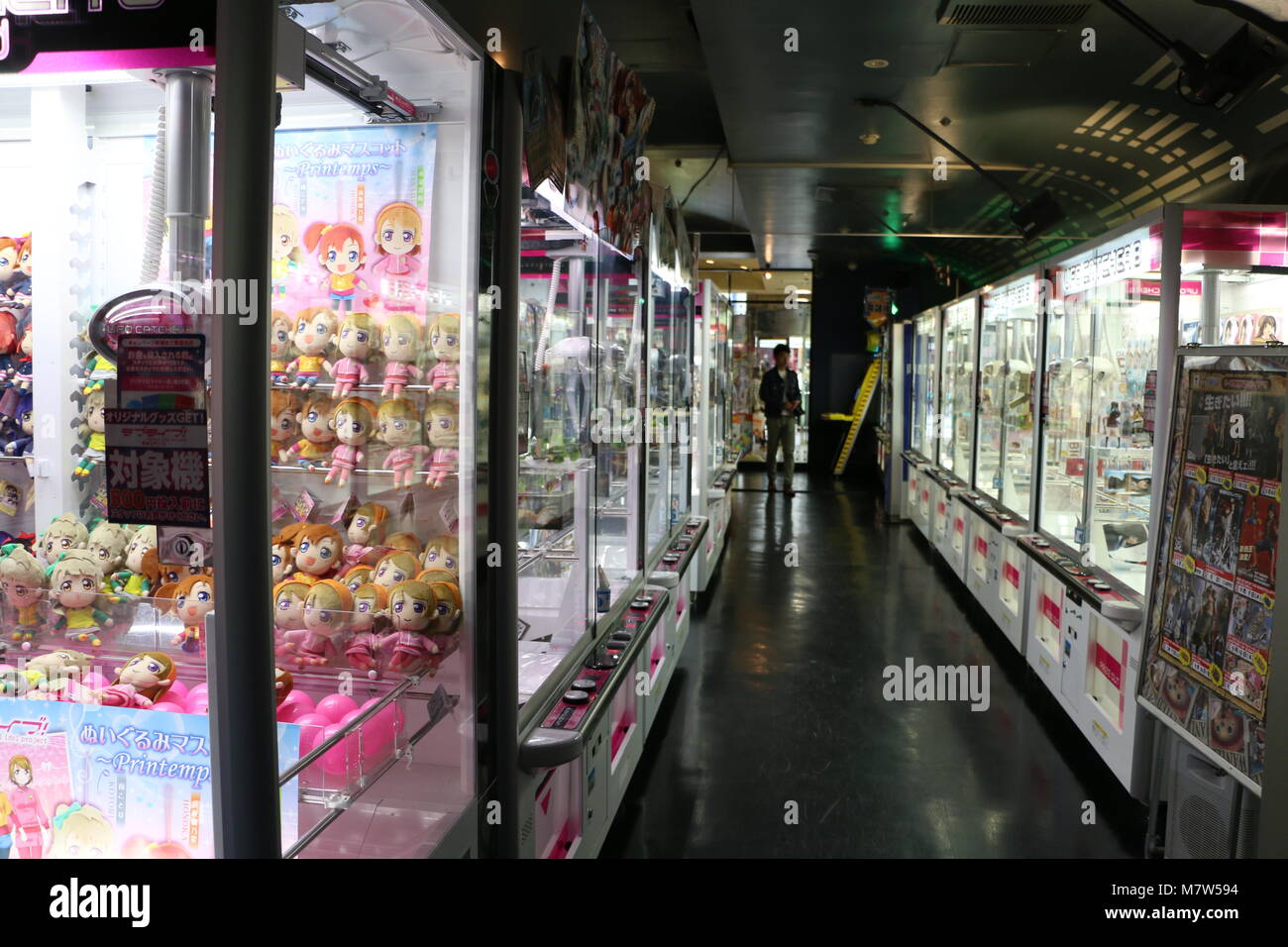 Centro de juegos en el barrio de Shibuya, Tokio Foto de stock