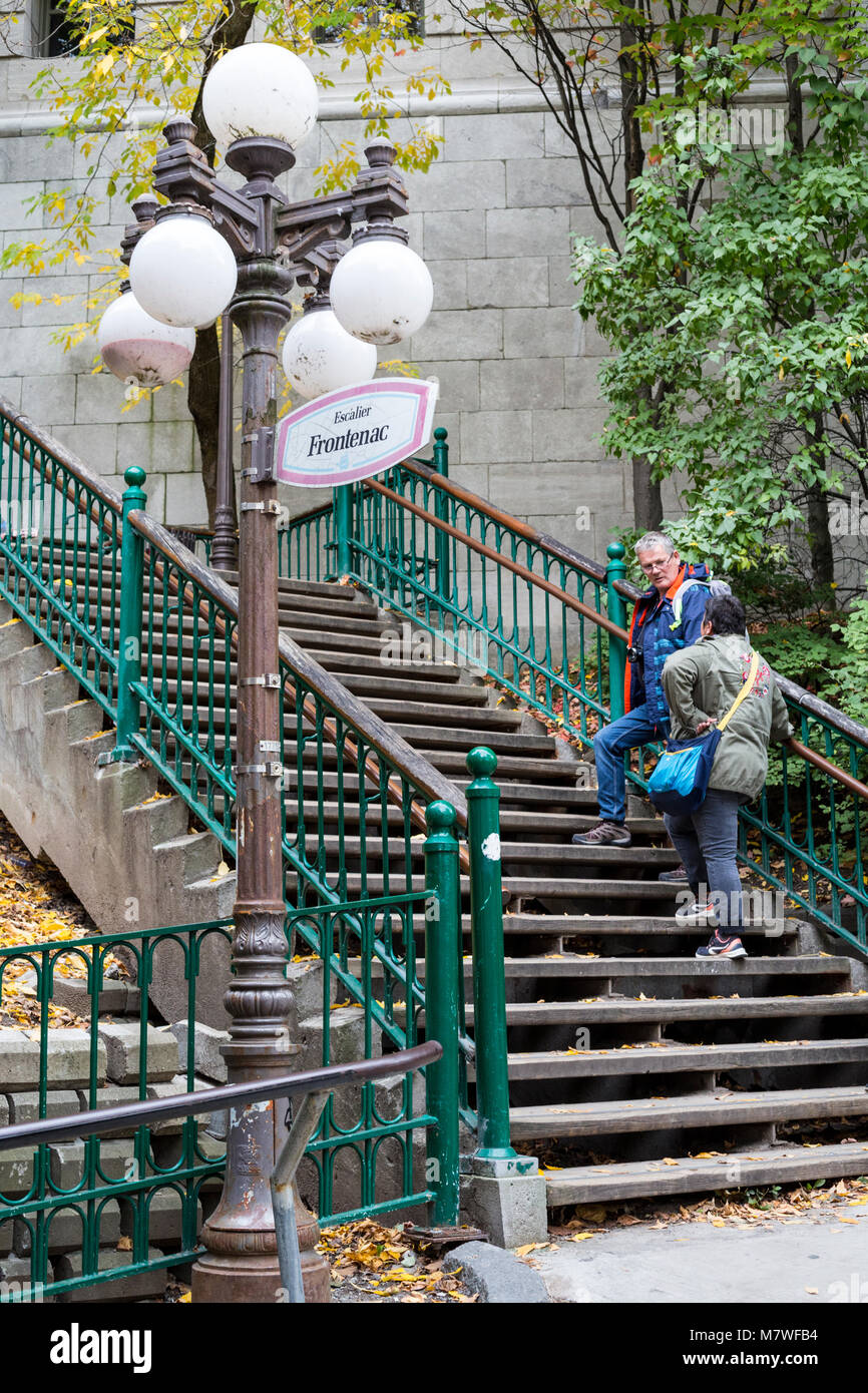 Quebec, Canadá. Frontenac escaleras, Escalier Frontenac, conectando la ciudad baja a la ciudad alta. Foto de stock