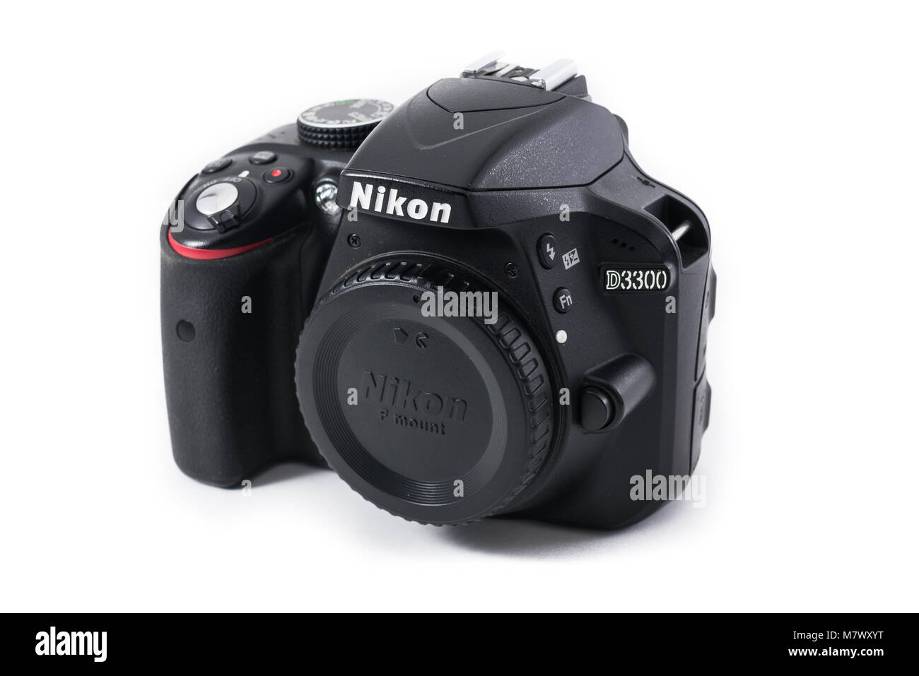 Una Nikon D3300 Digital SLR Camera APS-C cuerpo blanco sobre fondo perfecta Foto de stock