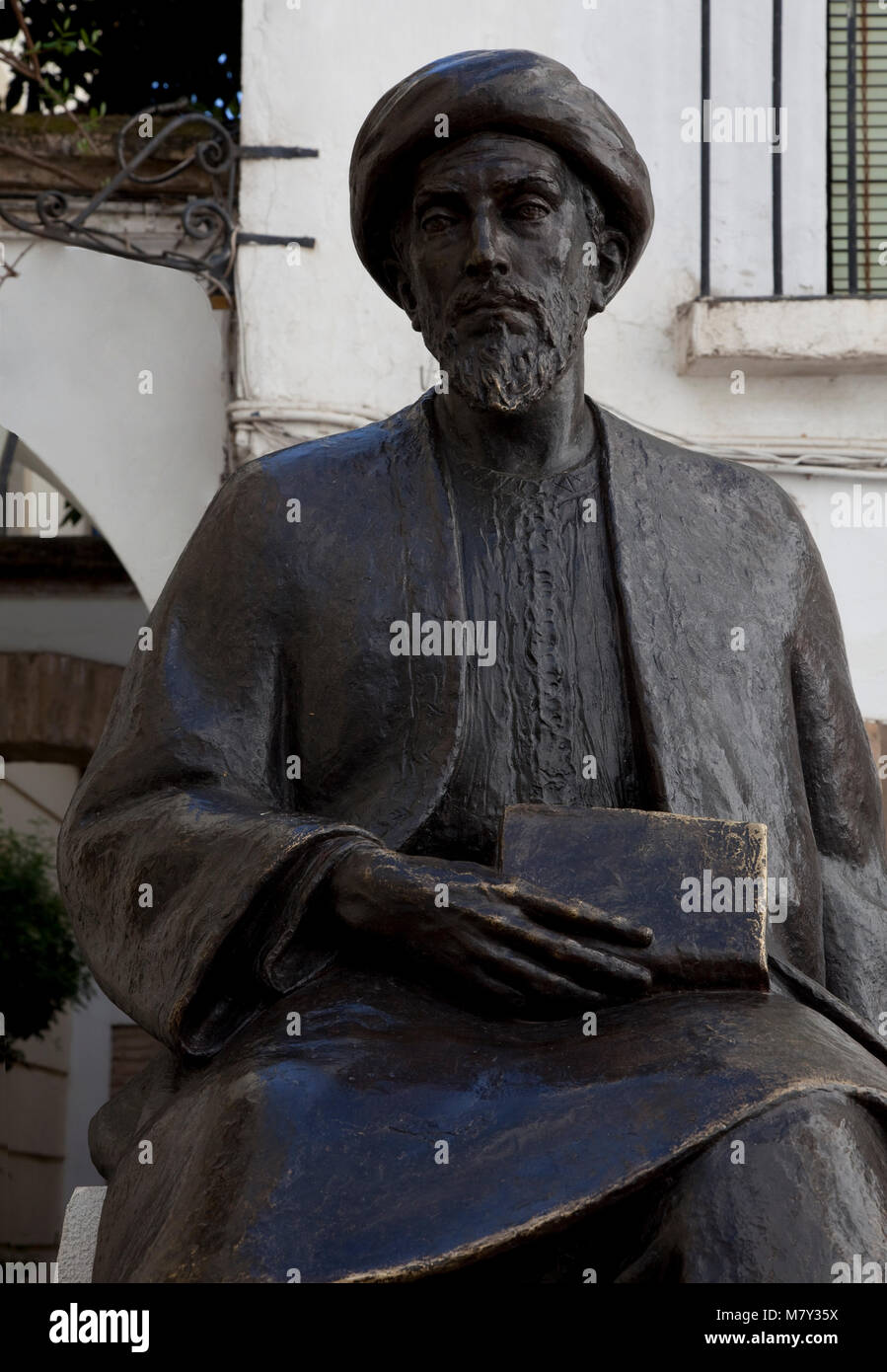 Córdoba, Moisés Maimonides-Denkmal. Ibn Maimun. Mosche Ben Maimon. Errichtet 1985 für den en Córdoba 1135 geborenen und 1204 en Kairo gestorbenen spani Foto de stock