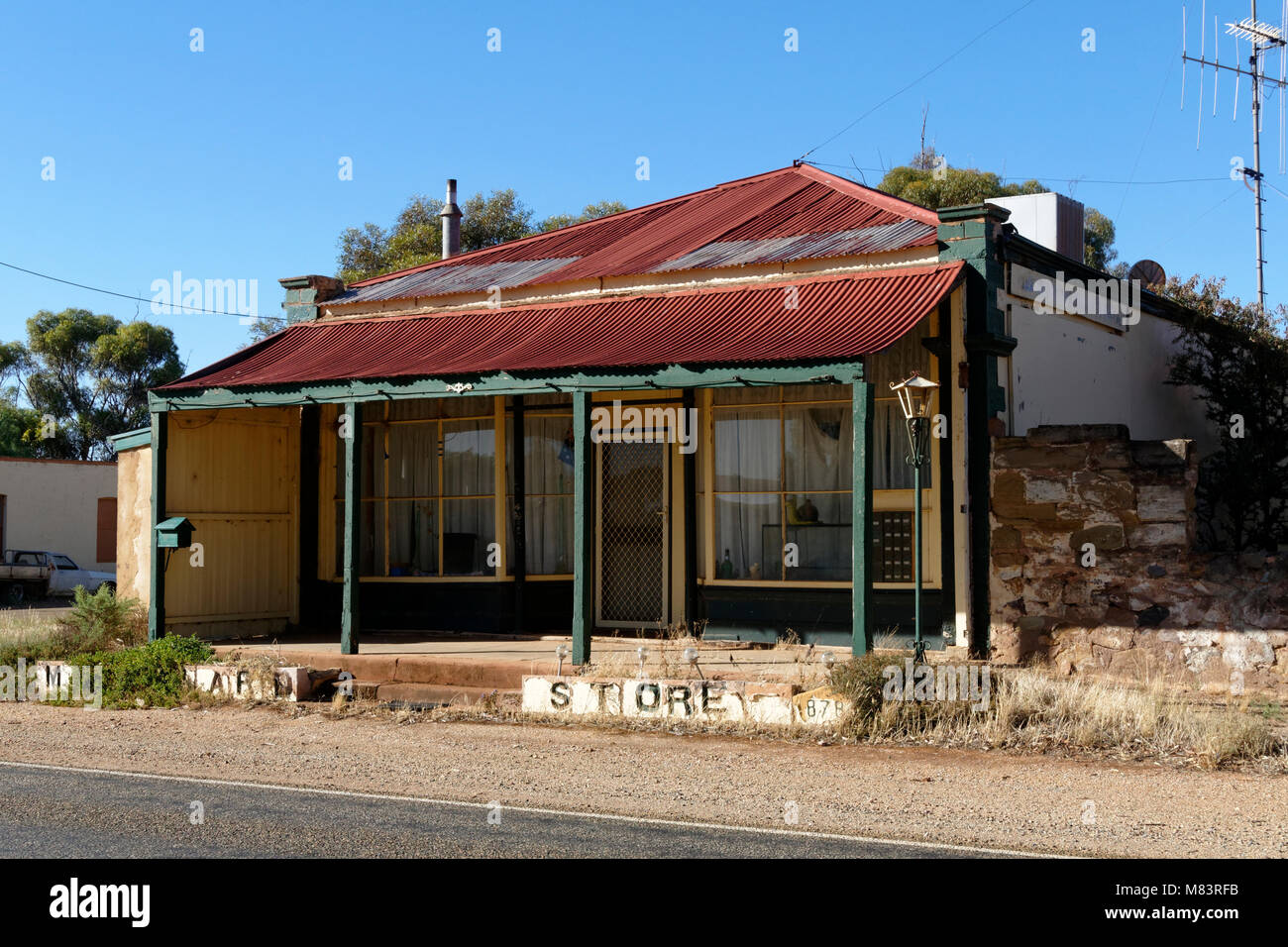 País australiano store con rojo, techo de hierro revestidos de Morchard, Australia del Sur. Foto de stock