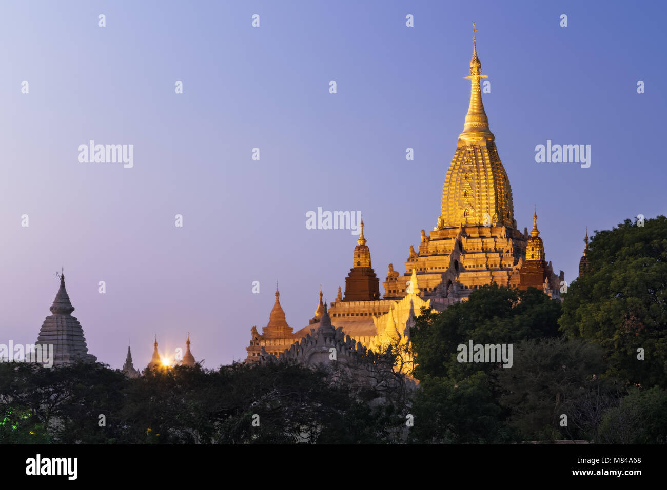 Ananda Pahto templo, Bagan, Myanmar Foto de stock