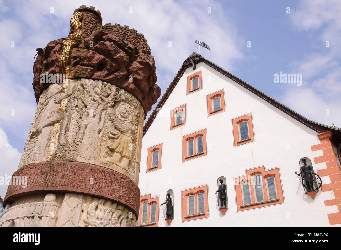 Mit Märchenbrunnen Rathaus, Steinau an der Strasse, Hessen, Alemania, Europa Foto de stock