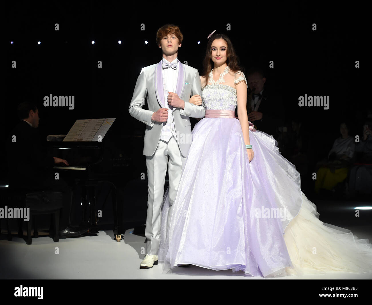Japón. 15 Mar, 2018. Los modelos actuales inspirados en Disney vestidos de novia diseñado por Kuraudia Co. en Japón, 15 de marzo de Crédito: Ma Ping/Xinhua/Alamy Live News Fotografía