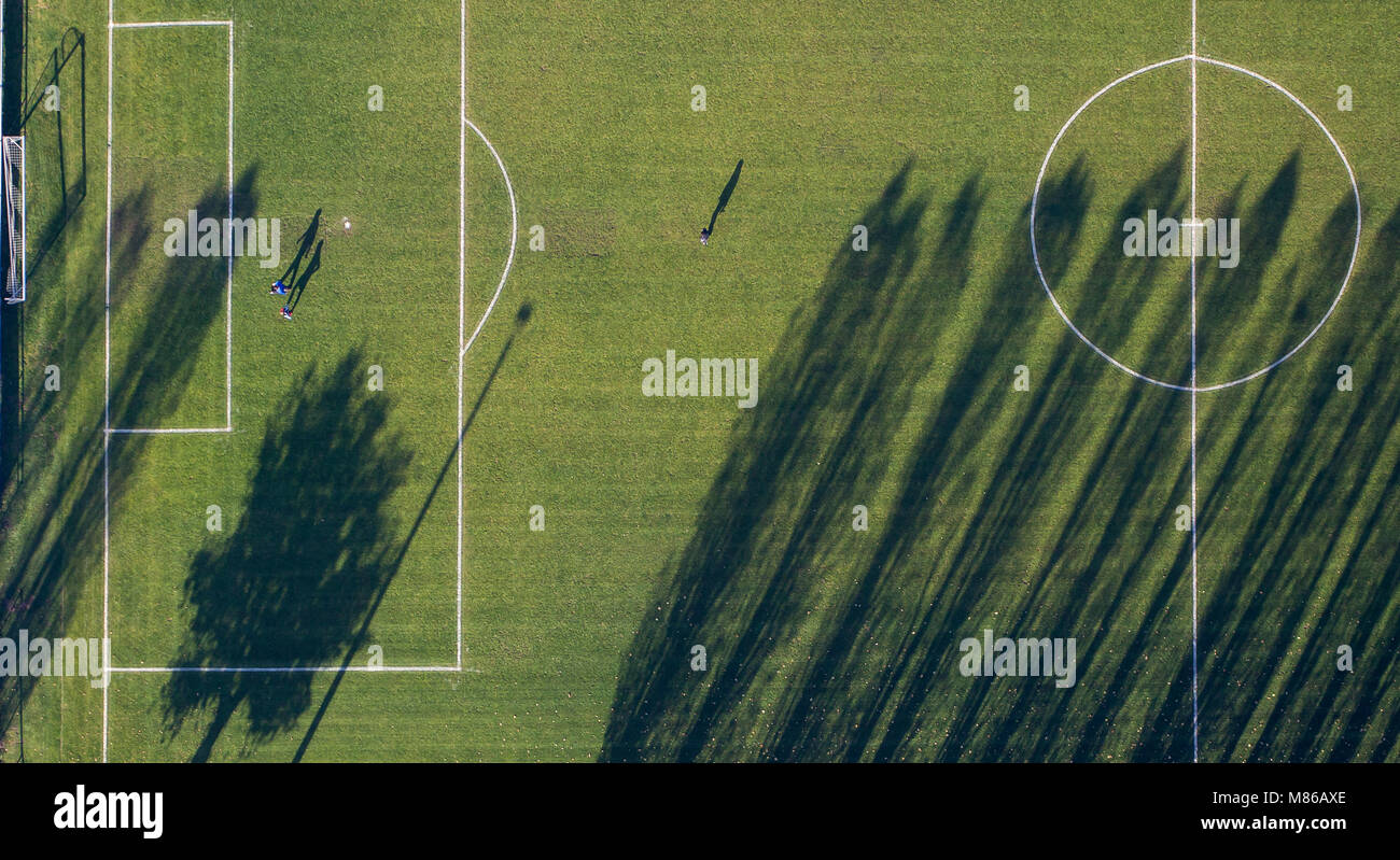 Vista aérea del complejo deportivo, Jahnstrasse, álamo sombra en el campo, Lippramsdorf, Haltern am See, área de Ruhr, Renania del Norte-Westfalia, Alemania, Europa Foto de stock