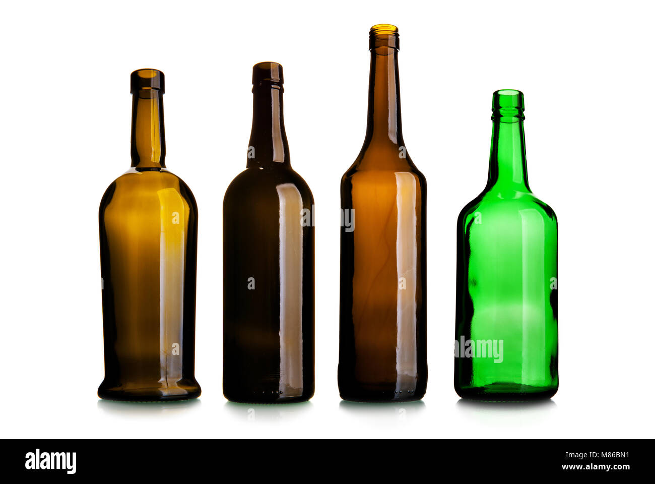 Conjunto de botellas de vino vacías aislado en el fondo blanco Fotografía  de stock - Alamy
