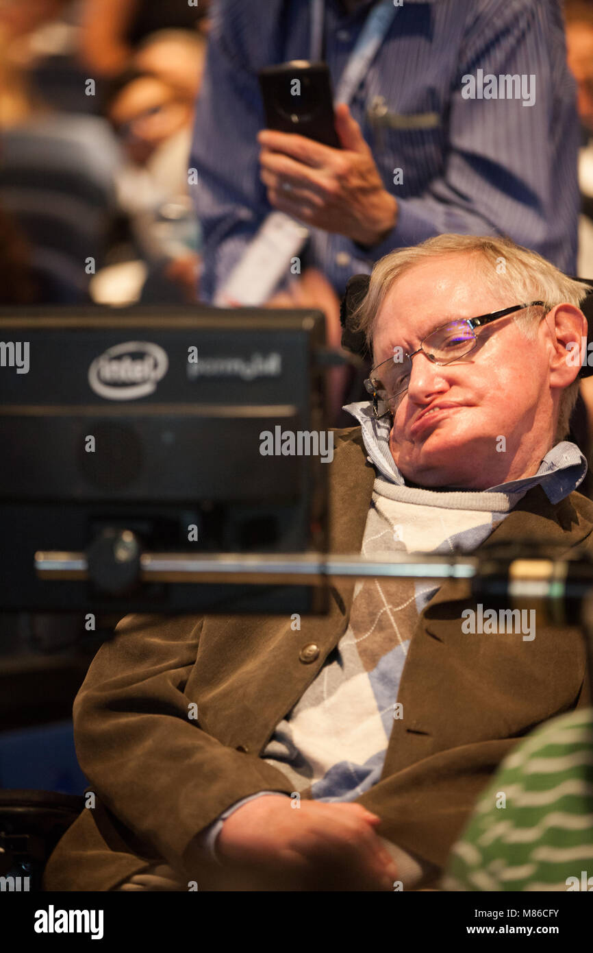 El profesor Stephen Hawking, el científico británico, mundialmente  renombrado físico, headshot, cerca retrato, Starmus festival 2016 Tenerife  Fotografía de stock - Alamy