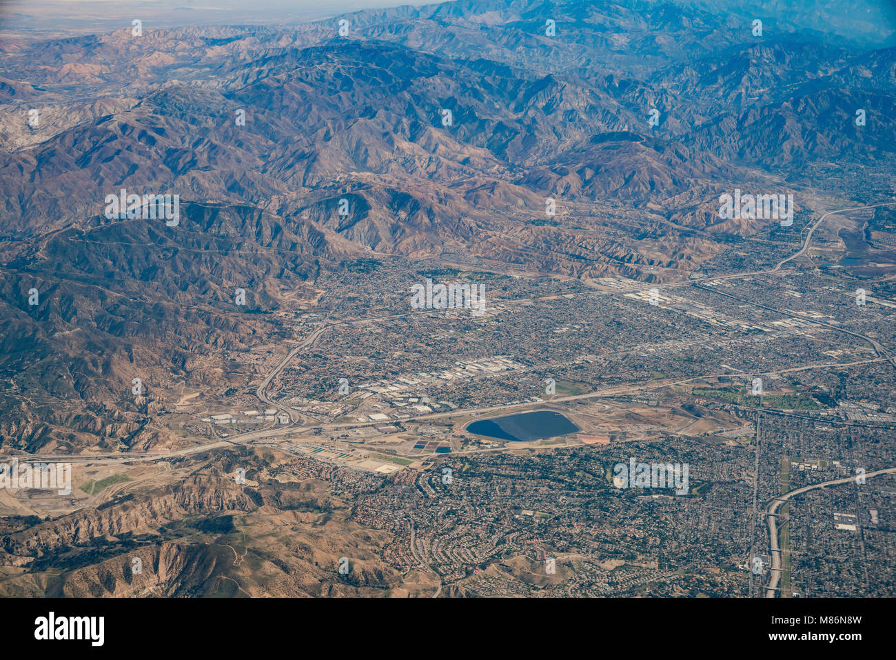 Vista aérea de Van Nuys, Sherman Oaks, North Hollywood Studio City en avión, el condado de Los Angeles Foto de stock