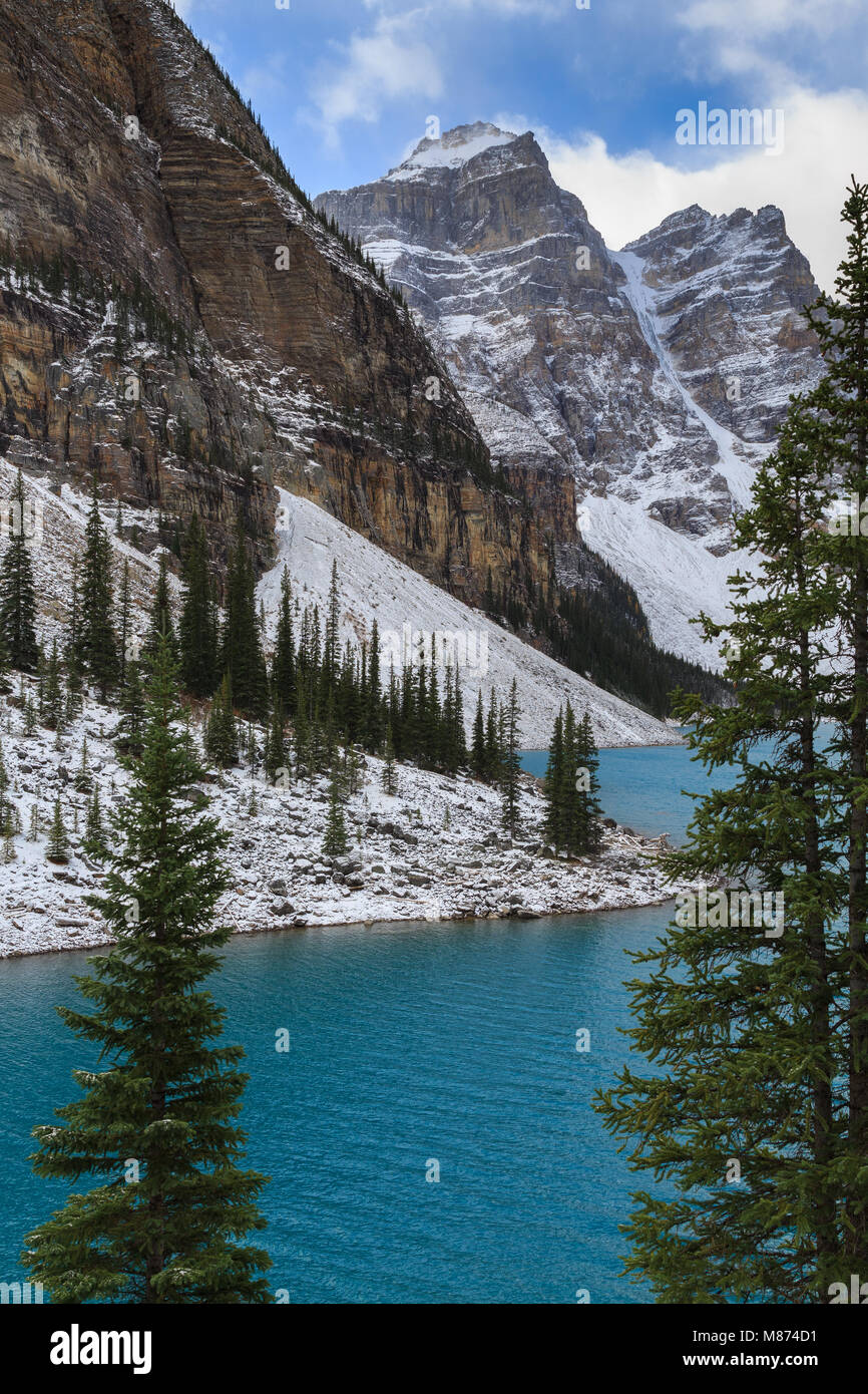 Hermoso lago Moraine en Banff Foto de stock