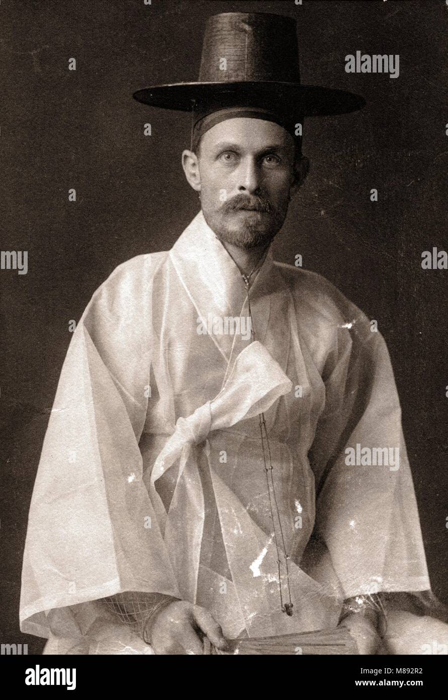 Burton Holmes en traje de Corea, 1901 Fotografía de stock - Alamy