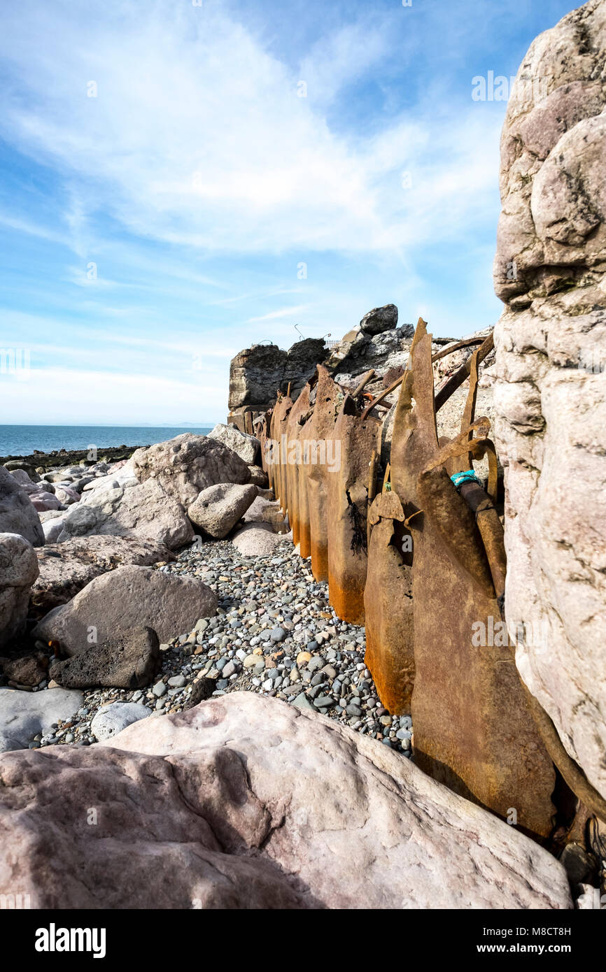 Playa Salterbeck con metal oxidado, de Workington, Cumbria, Reino Unido. Foto de stock