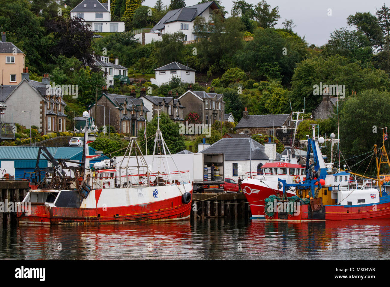 Oban, Escocia / Reino Unido - Jul 09 2017: Vista de la ciudad y del puerto. Foto de stock