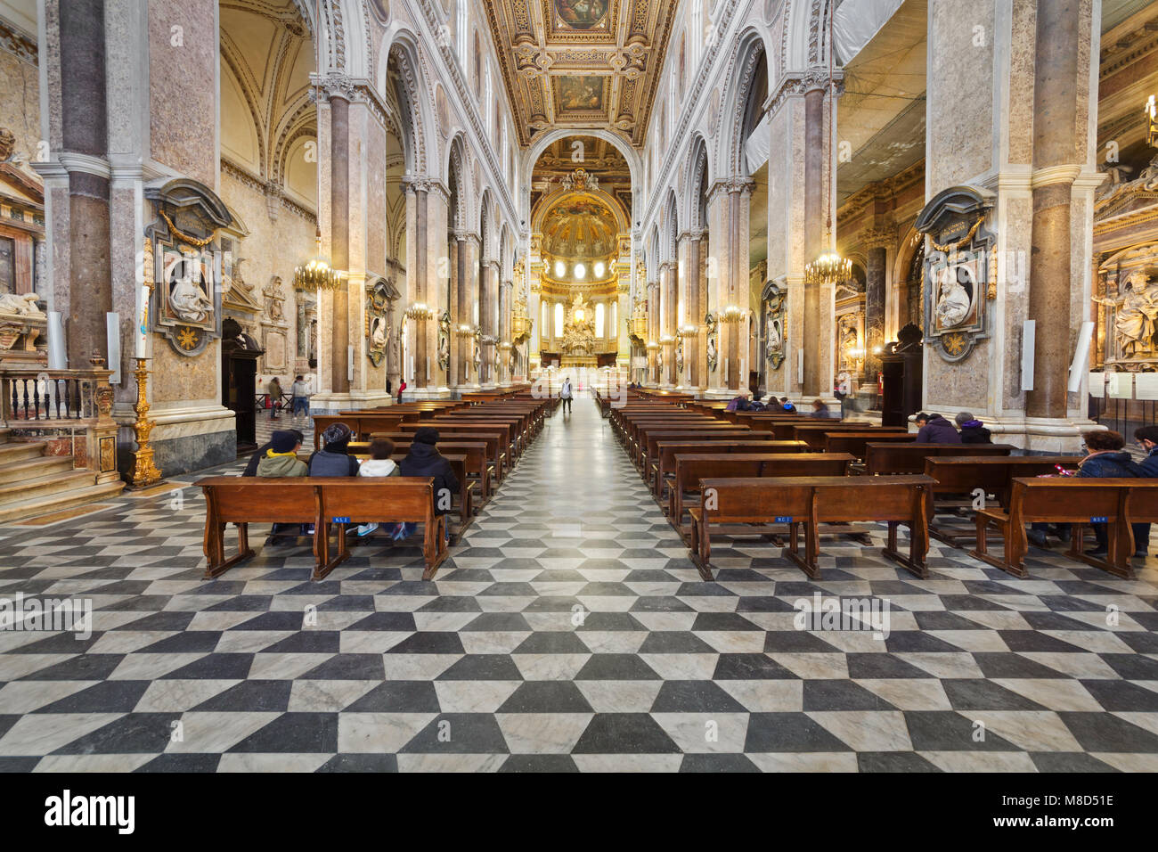 Cattedrale di Santa Maria Assunta - Catedral de Nápoles - Interior Foto de stock