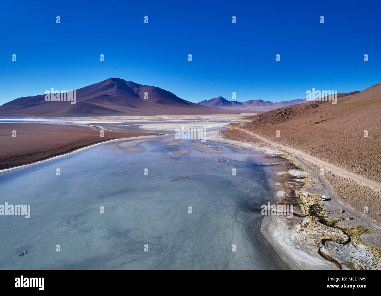 Vista panorámica del paisaje, el Salar de Chalviri, Chalviri, Oruro, Bolivia, América del Sur Foto de stock
