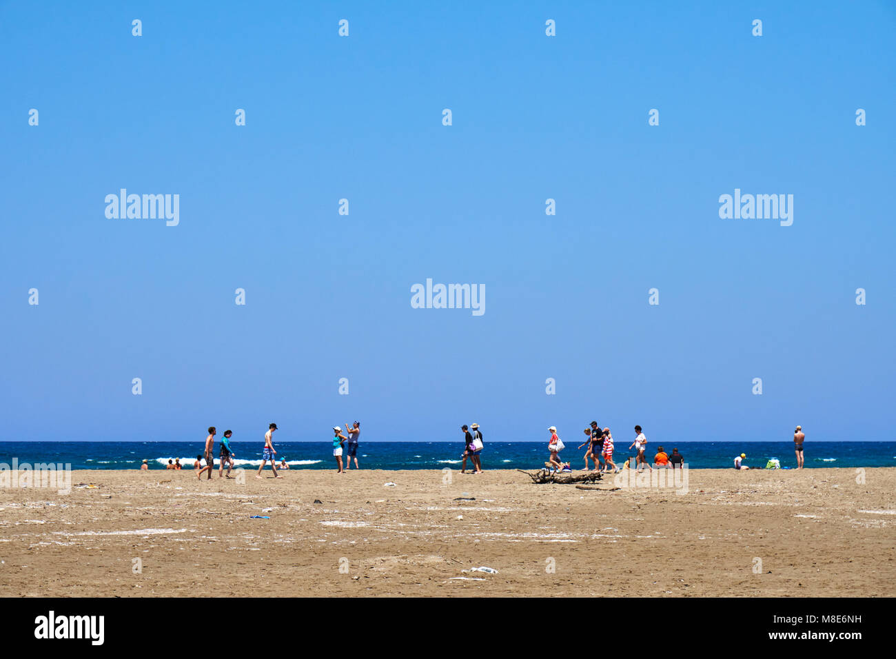 Trajes de baño arena mar fotografías e imágenes de alta resolución - Alamy