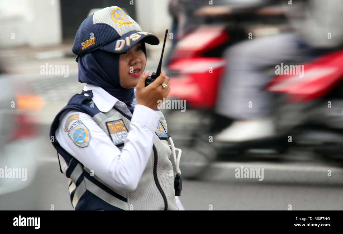 Guardián del tráfico gestión del tráfico, Bandung, Indonesia. Foto de stock