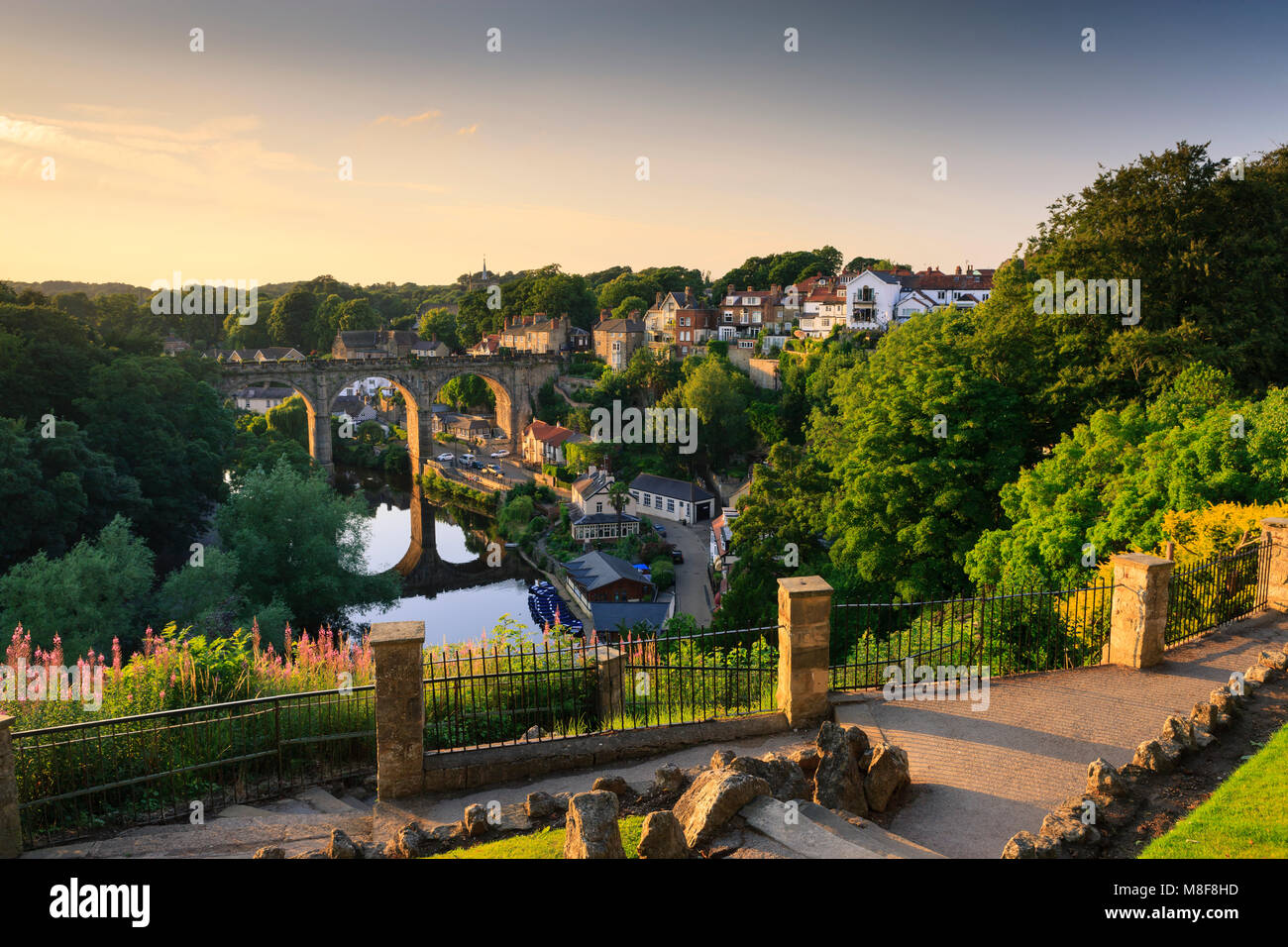 Viaducto y Río Nidd en Knaresborough Harrogate North Yorkshire, Inglaterra Foto de stock