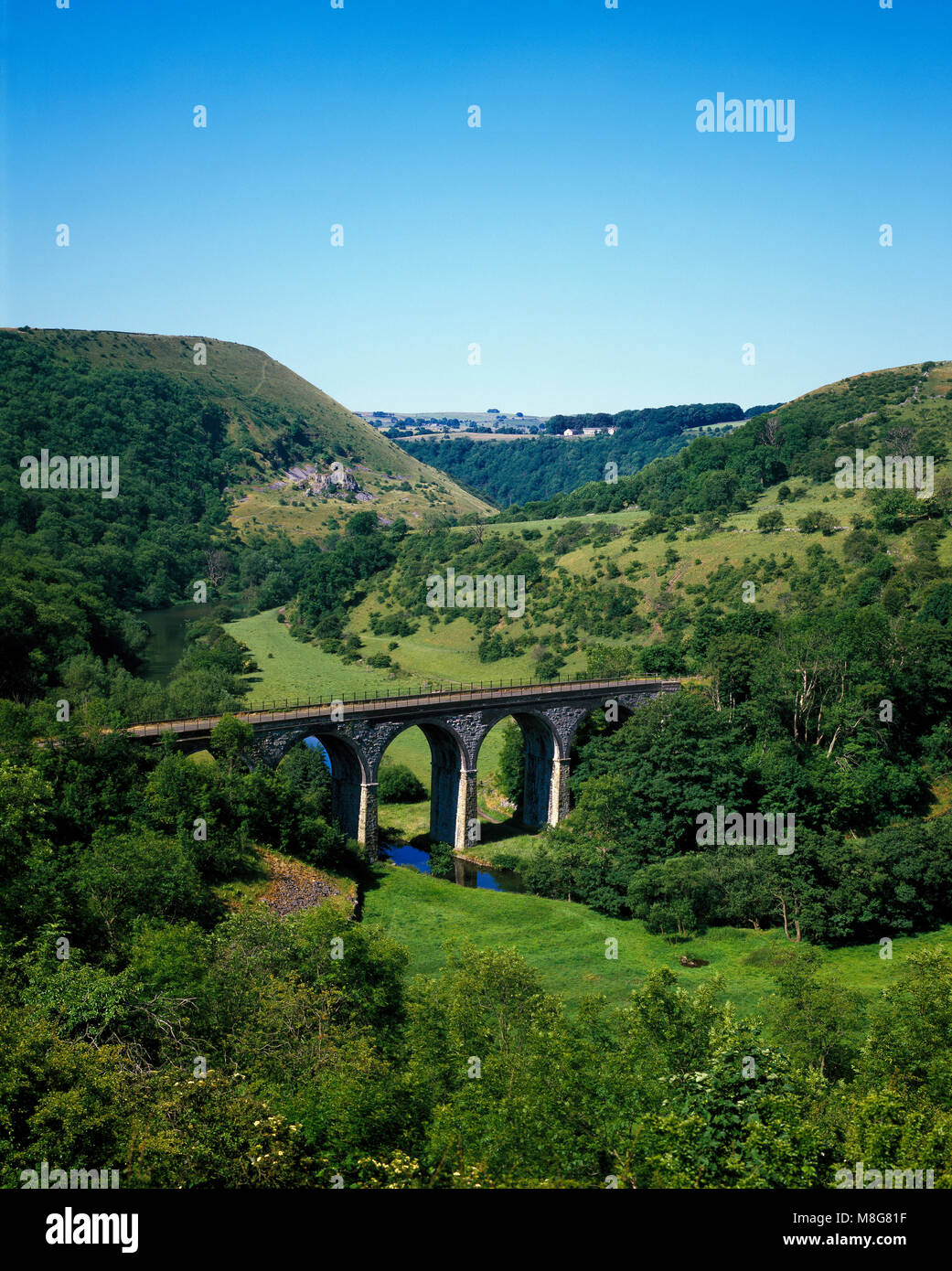 Monsal Dale y viaducto, cerca de Bakewell, Derbyshire, Inglaterra Foto de stock