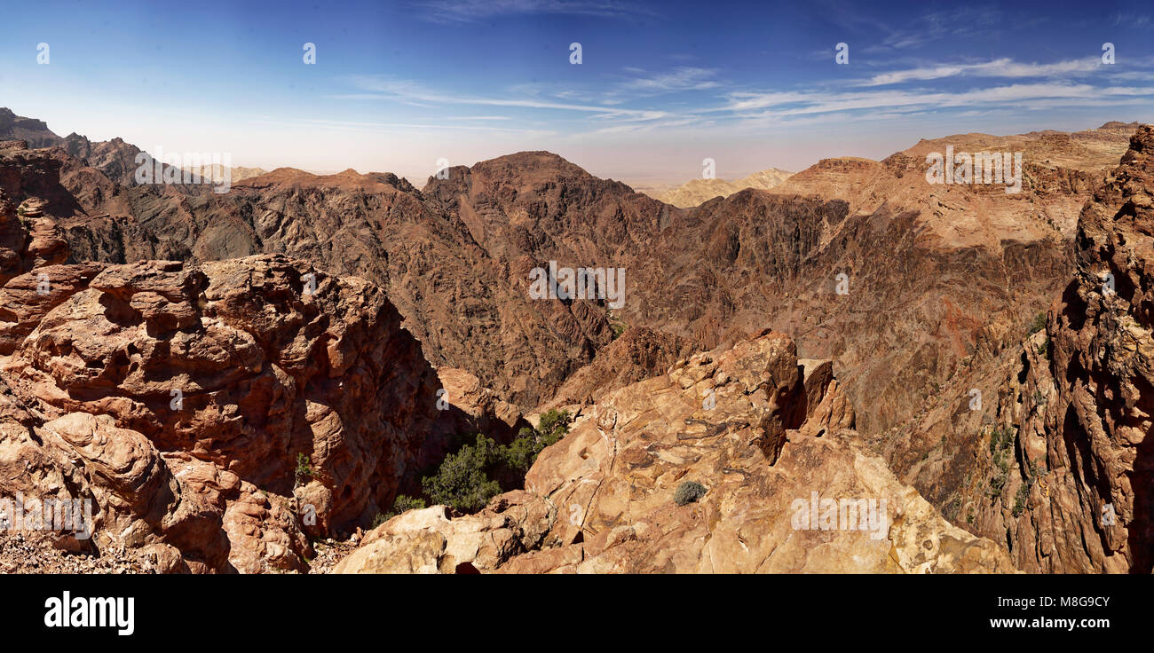 Vistas panorámicas en alta resolución en Petra, Wadi Musa, Jordania, oriente medio, compuesto de varias fotografías individuales Foto de stock