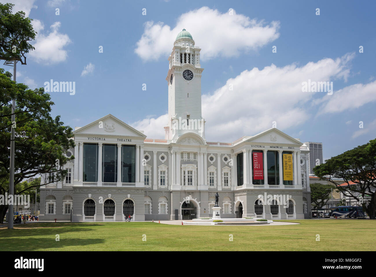 Teatro Victoria y el Concert Hall, el Empress Place, el distrito cívico, Isla de Singapur (Pulau Ujong), Singapur Foto de stock