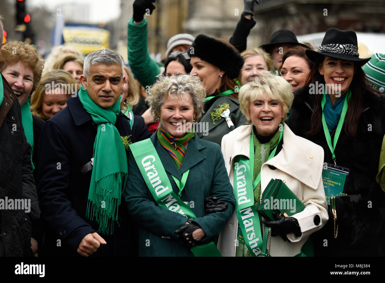 Desfile del Día de San Patricio, Londres, 2018. El tradicional desfile fue encabezada por el Alcalde de Londres Sadiq Khan, Grand Marshalls Gloria Hunniford e Imelda Staunton Foto de stock