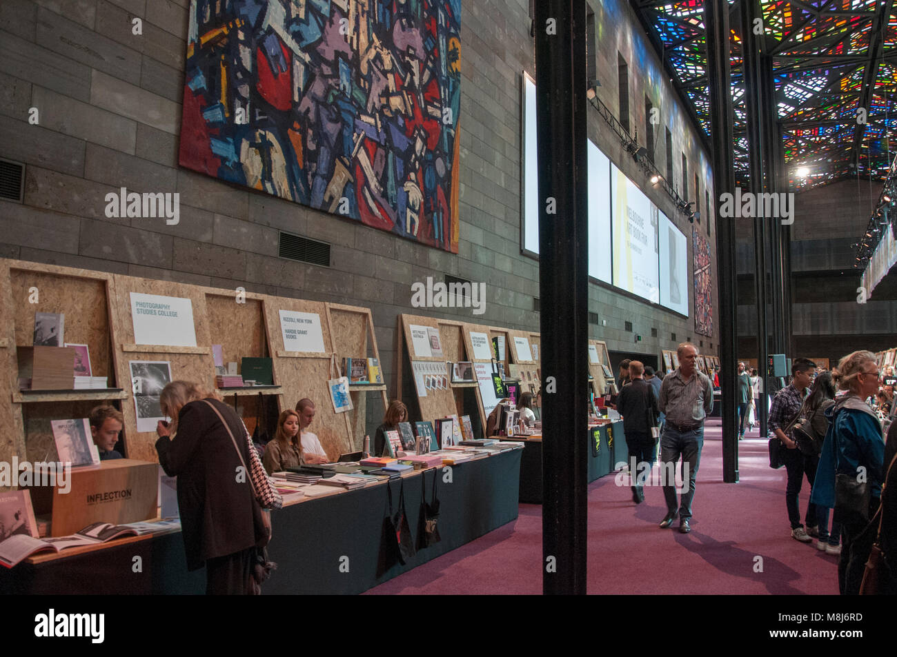 Feria del libro de arte de Melbourne, en marzo de 2018, "acercamiento creativo editores establecidos y emergentes, artistas y escritores" en la Galería Nacional de Victoria, Australia Foto de stock