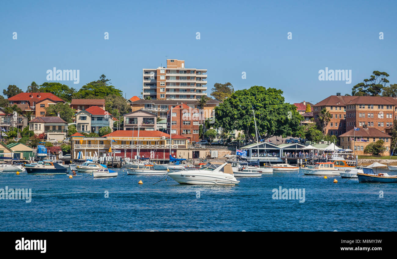 Australia, New South Wales, Sydney, playas del norte región, vista de Manly Cove con Esplande y varonil Yacht Club y el Club de Vela de Manly Foto de stock