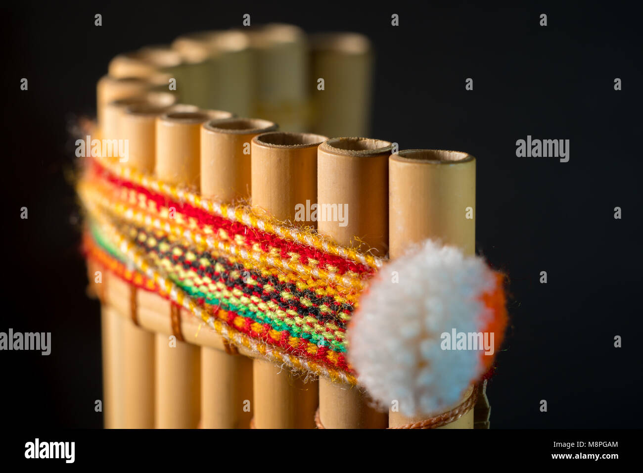 Instrumento musical peruana hechas de bambú. Instrumento musical nacional  de América Latina. Instrumento de viento de los Incas. Flauta peruana  Fotografía de stock - Alamy