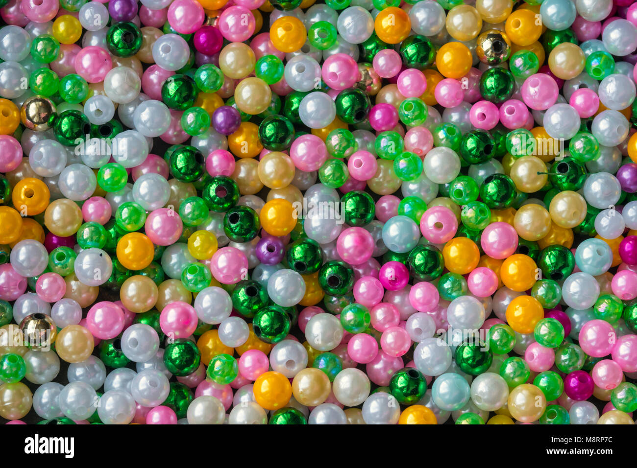 Perlas multicolores cerca. Y la textura de fondo Fotografía de stock
