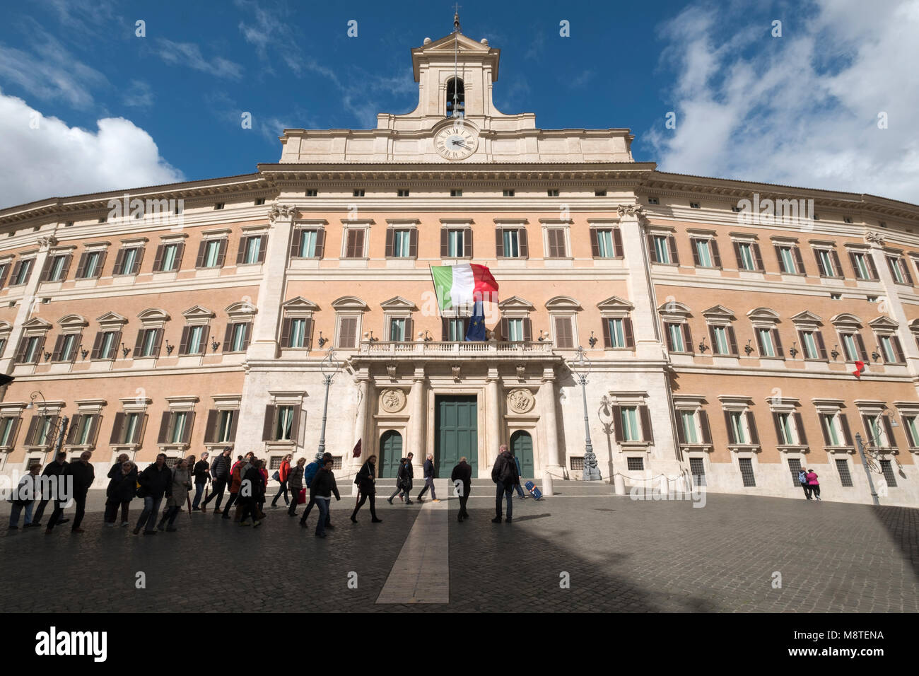 Palazzo Montecitorio en Roma, sede de la Cámara de Representante en el parlamento italiano Palazzo Montecitorio en Roma, sede de la Cámara de Representante en el parlamento italiano