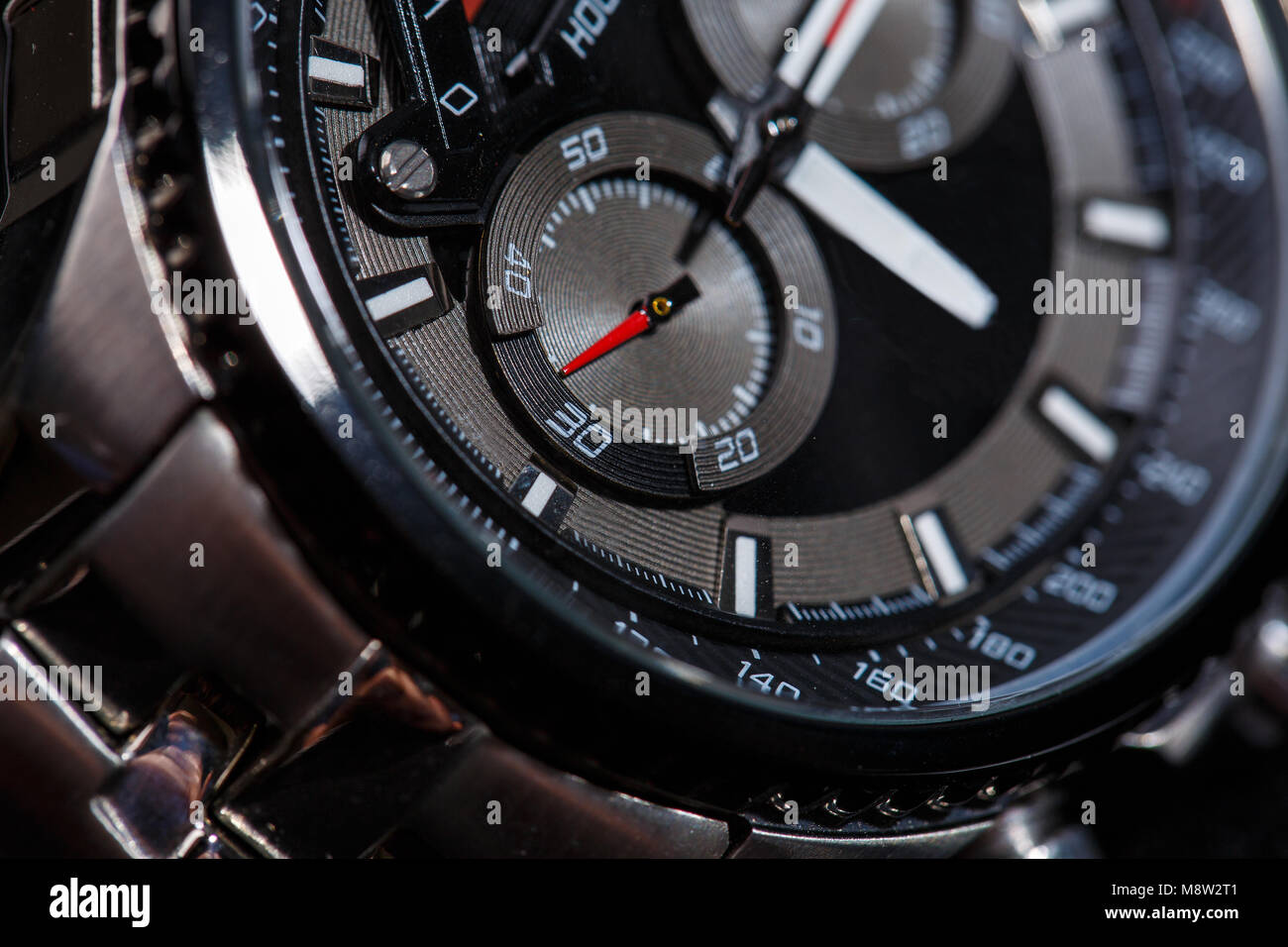 Vista de cerca del bonito reloj de pulsera del hombre Vista de cerca del bonito reloj de pulsera del hombre