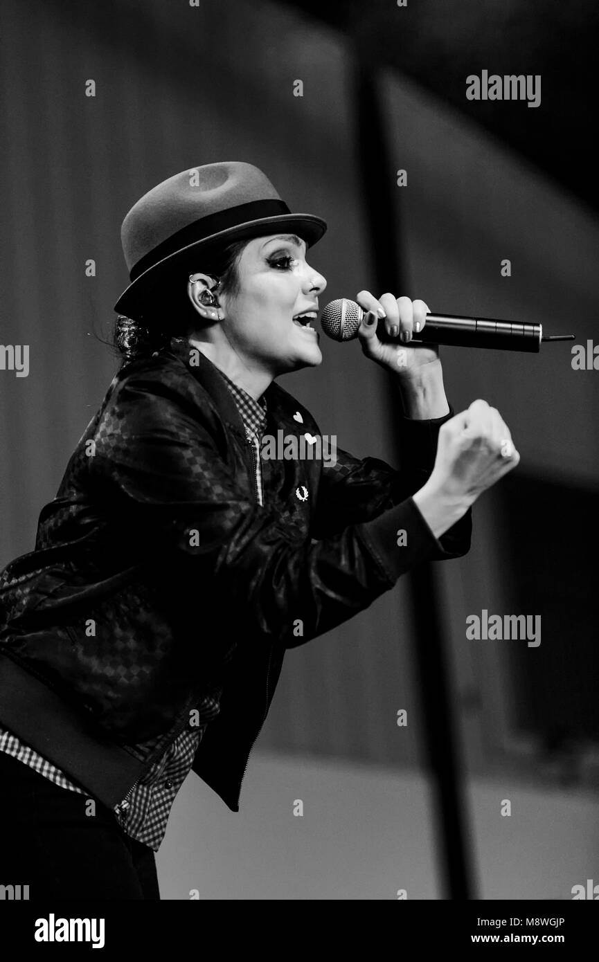 Costa Mesa, California, 17 de marzo de 2018 - La célula en el escenario a Travis feriantes Musink Tattoo y el Festival de Música - Crédito de la foto: Ken Howard/Alamy Foto de stock