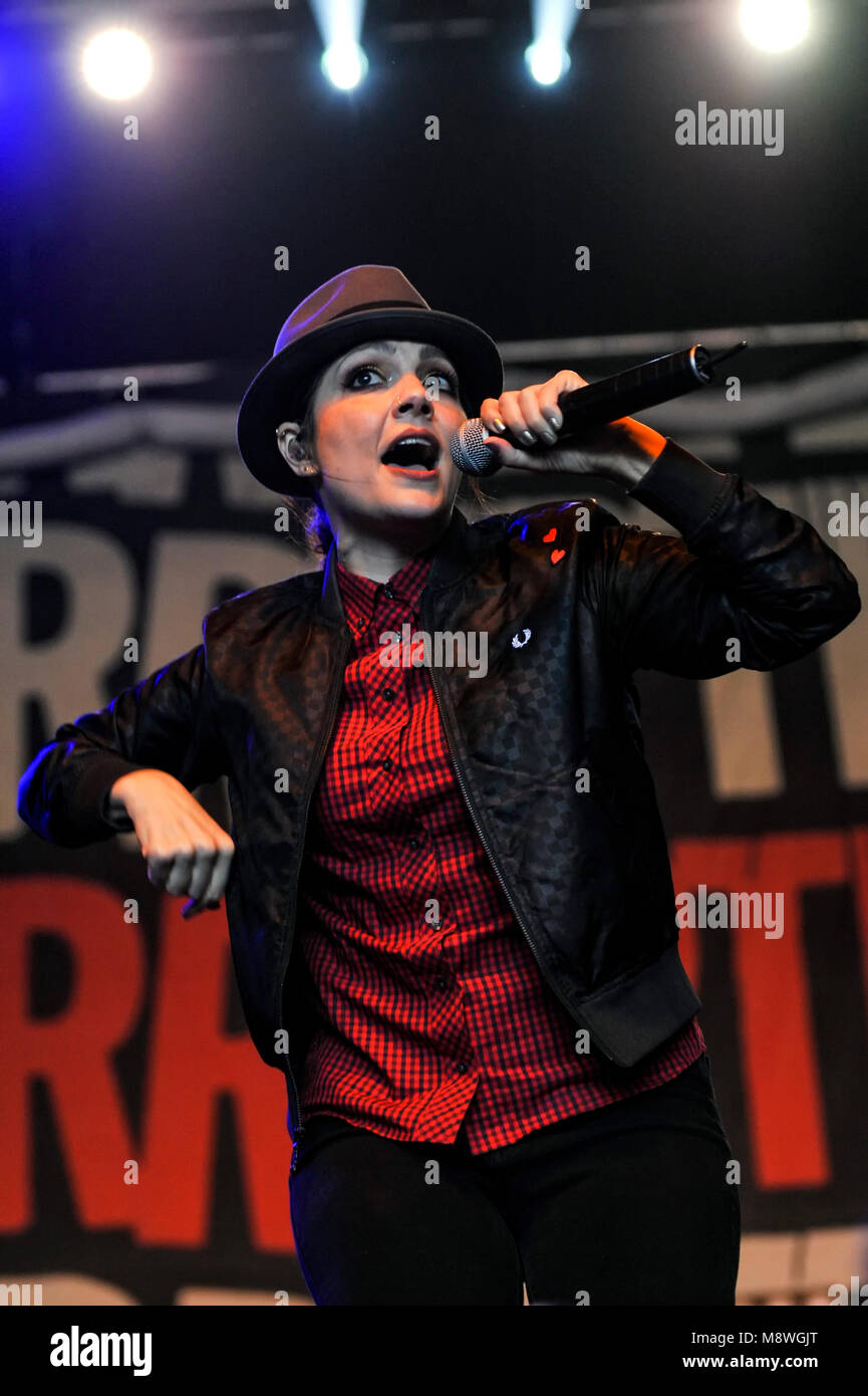 Costa Mesa, California, 17 de marzo de 2018 - La célula en el escenario a Travis feriantes Musink Tattoo y el Festival de Música - Crédito de la foto: Ken Howard/Alamy Foto de stock