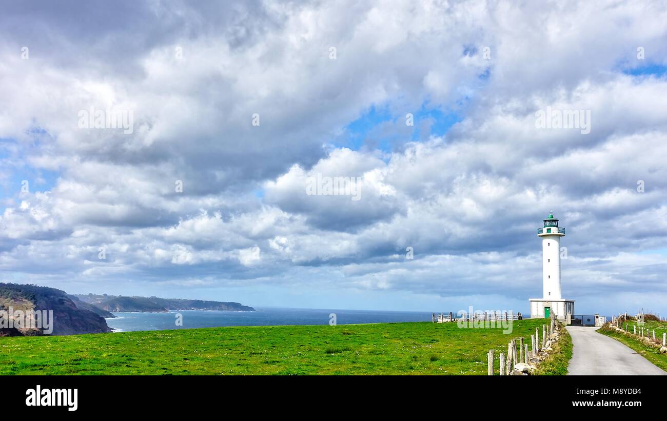 Luces faro, municipio de Colunga, Asturias, España Fotografía de stock -  Alamy