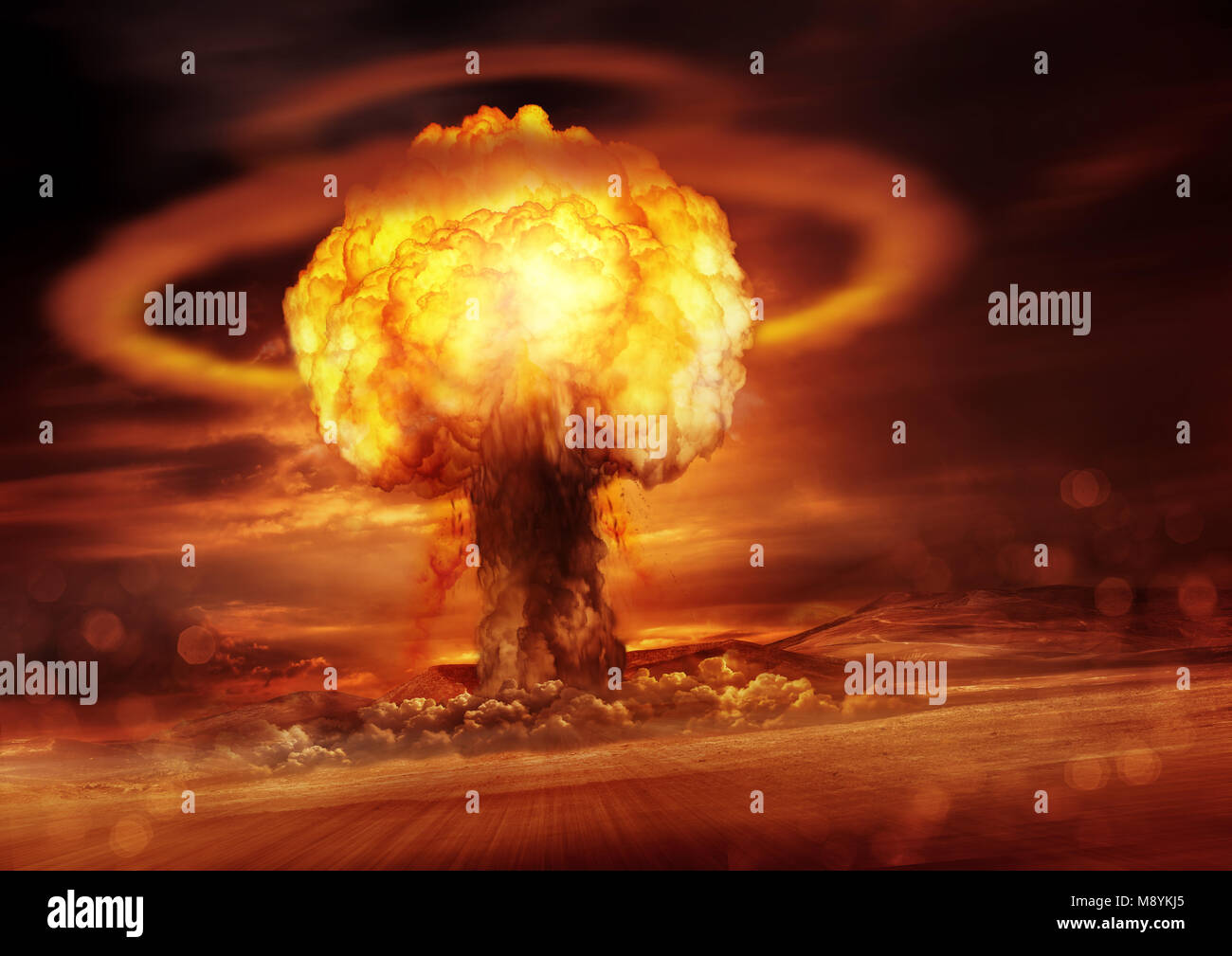 Una explosión nuclear provocando ondas de choque. Ilustración de medios mixtos. Foto de stock