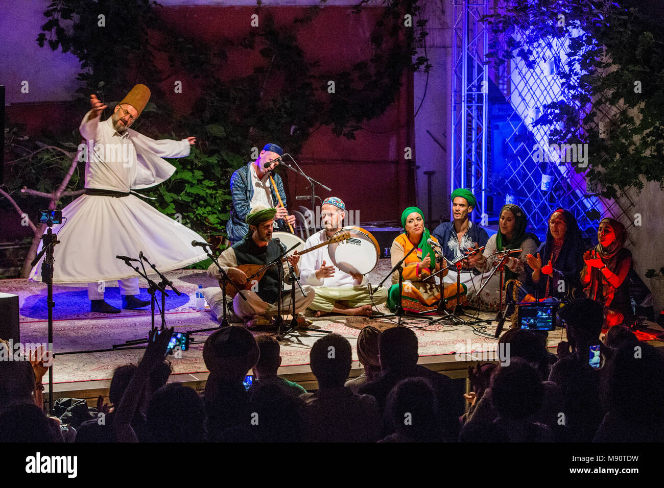 Concierto de música sufí en el Instituto de las Culturas Islámicas, París, Francia. Foto de stock
