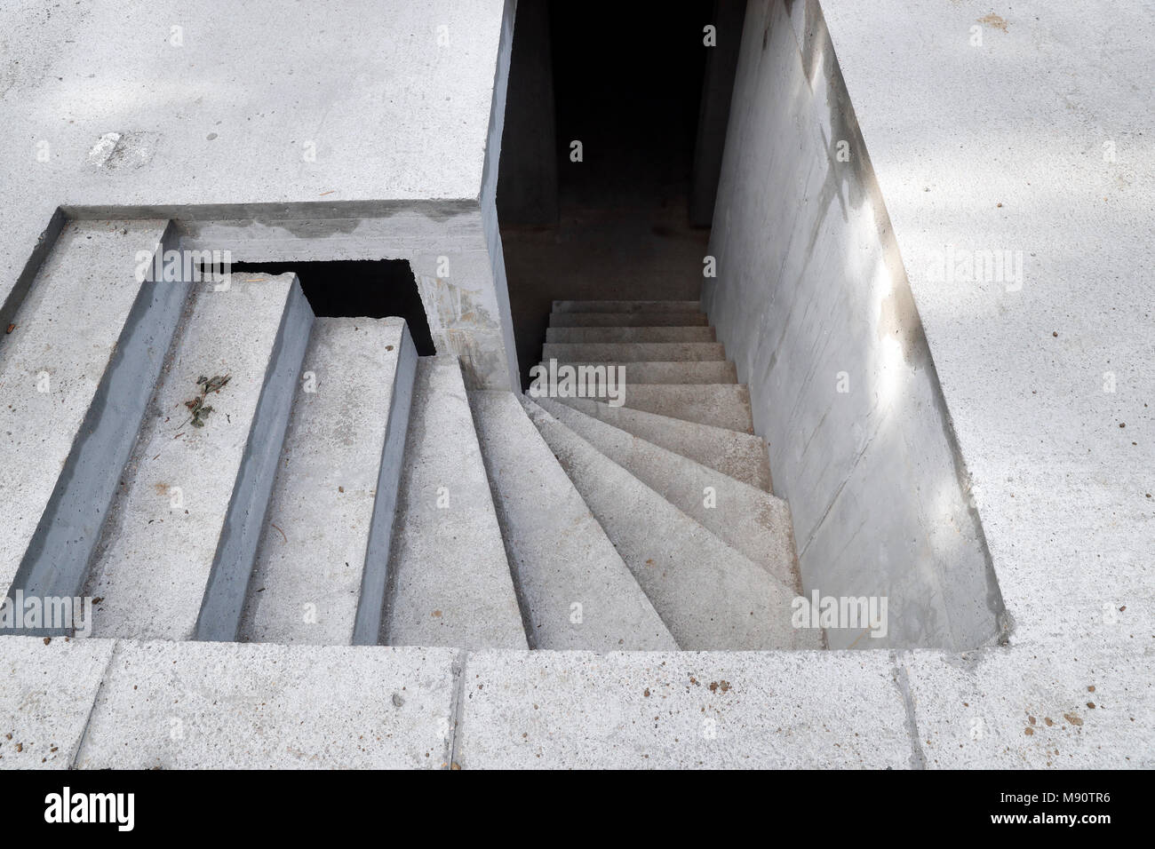 escribir Contribución Sin Casa en construcción. Escaleras de cemento Fotografía de stock - Alamy